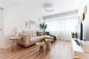 Athens Premium Suites - Sunny 2 Bedroom Suite with Parking